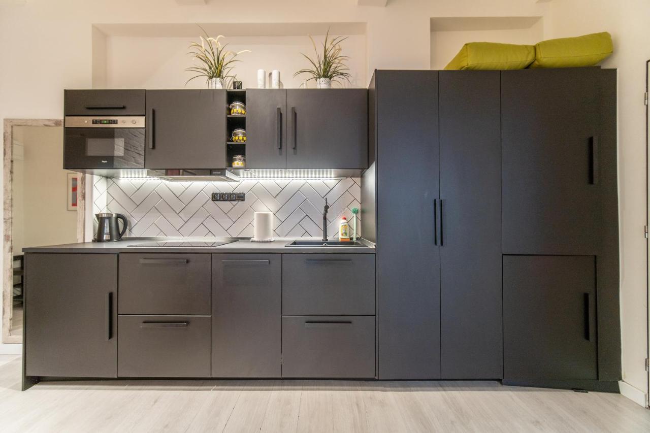 Sunny Central Apartment On Wenceslas Square By Easybnb Прага Екстериор снимка