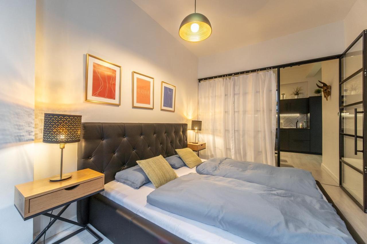Sunny Central Apartment On Wenceslas Square By Easybnb Прага Екстериор снимка